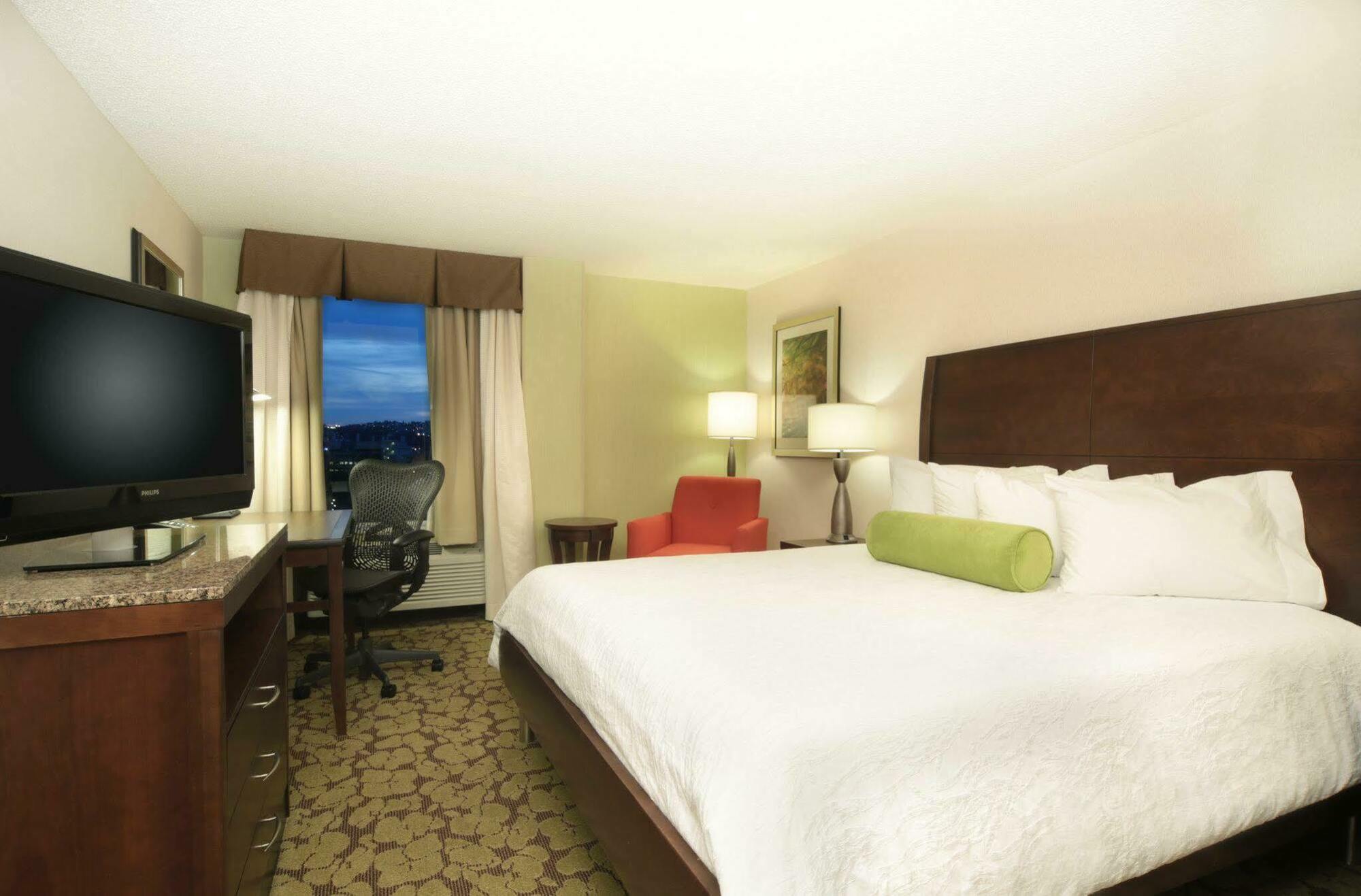 Hilton Garden Inn Pittsburgh University Place Exterior photo